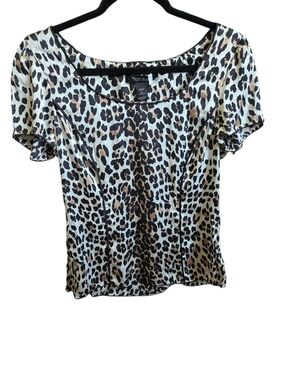 White House Black Market Silk Leopard Print Top Flutter Sleeve Scoop Neck Size 8